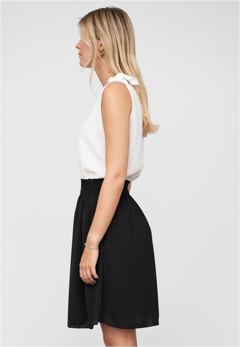 Dress with buttons and knot details