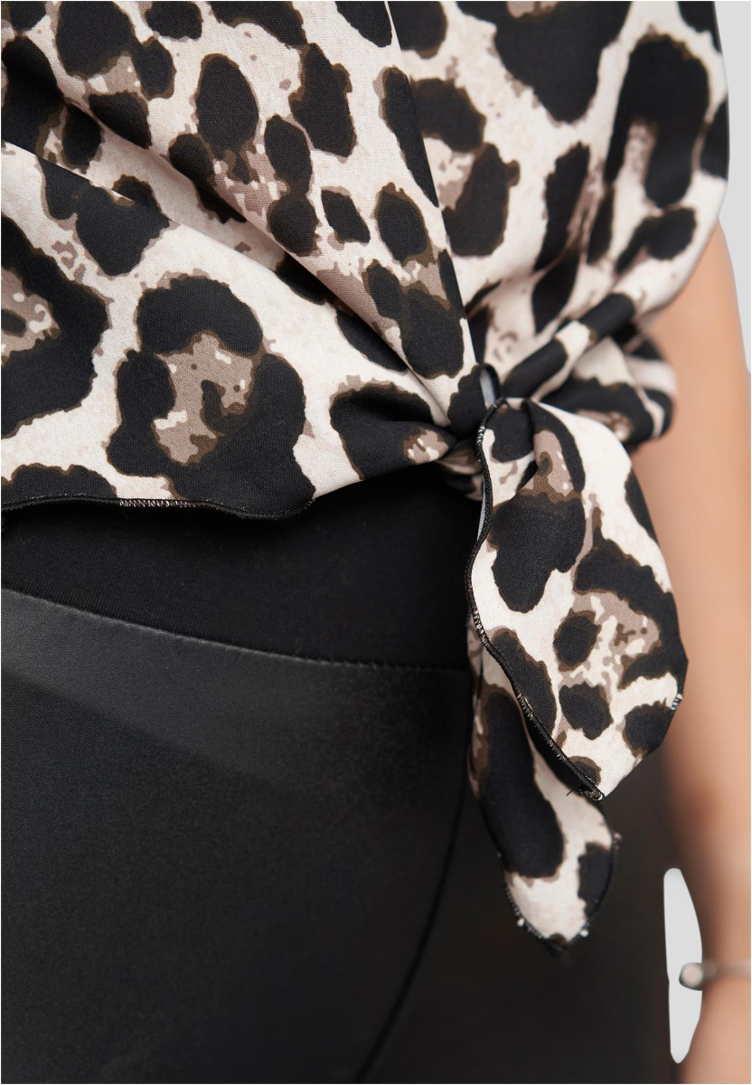 Top withknot detail and leo print