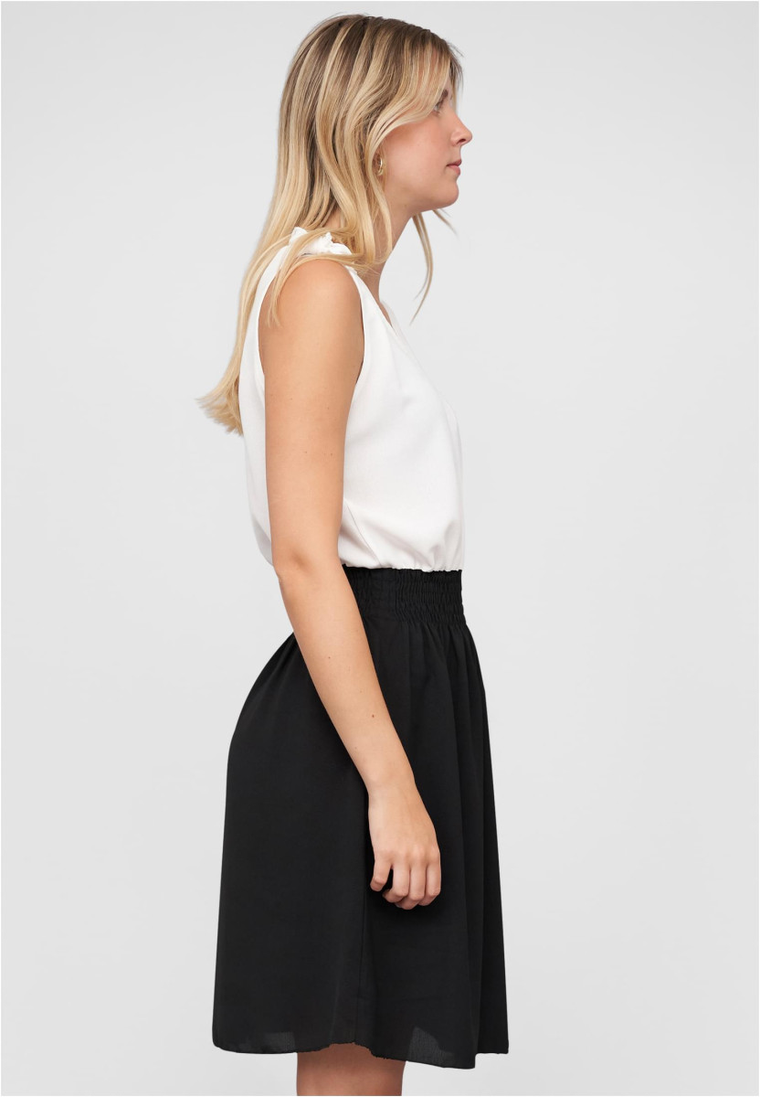 Dress with buttons and knot details